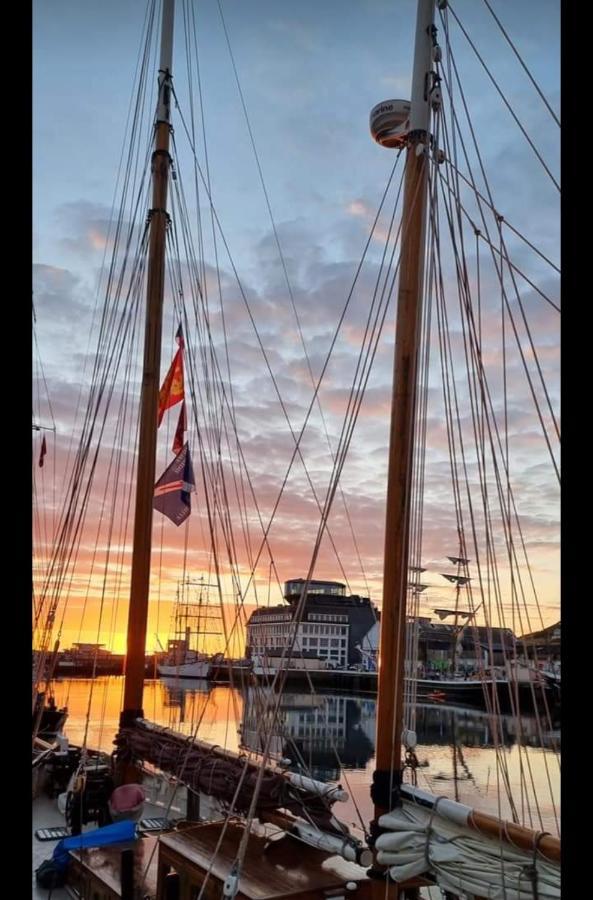 Le Reflet Des Voiles Face Au Port De Fecamp Apartment Luaran gambar
